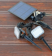 Lampa solarna LED / reflektorki 3x4W