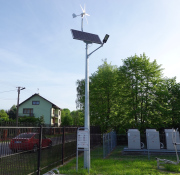 Lampa hybrydowa solarno-wiatrowa LED 50W / panel 275W / turbina 300W / słup 6m / 2x150Ah