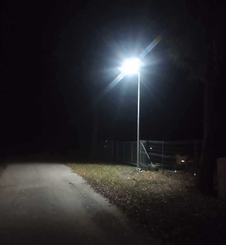 Latarnia solarna zintegrowana Police