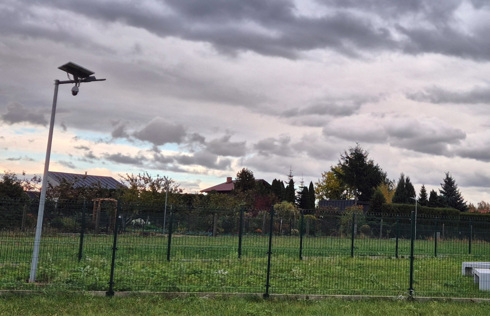 Osieczna - latarnia solarna z kamerą