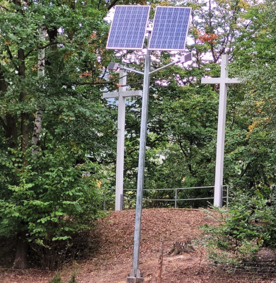 Lampa uliczna LED 2x20W / panele 2x280W / słup 5m / aku 2x120Ah