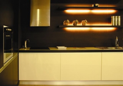 Podszafkowa oprawa liniowa GRELA TL2004B-20W